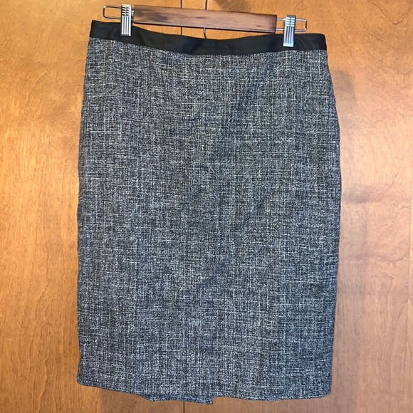 Ann Taylor Dresses & Skirts - NWOT Ann Taylor black/white tweed pattern skirt - size 10